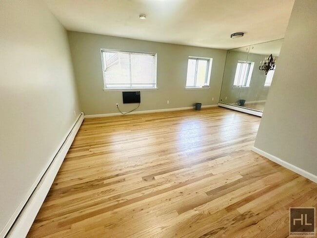 South Canarsie 4 Bed/2.5 Bath Beautiful Ho in Brooklyn, NY - Building Photo - Building Photo