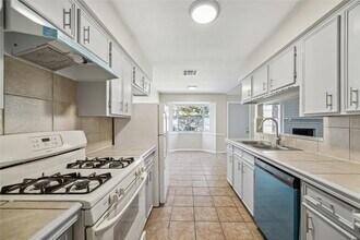 13746 Drakewood Dr in Sugar Land, TX - Building Photo - Building Photo