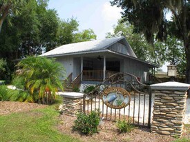 35-49 NE 4th St in Crystal River, FL - Building Photo