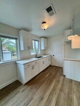 1402 Prospect Dr in Pomona, CA - Foto de edificio - Building Photo