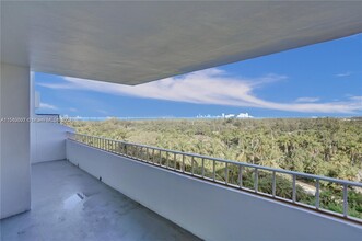 155 Ocean Ln Dr in Key Biscayne, FL - Building Photo - Building Photo