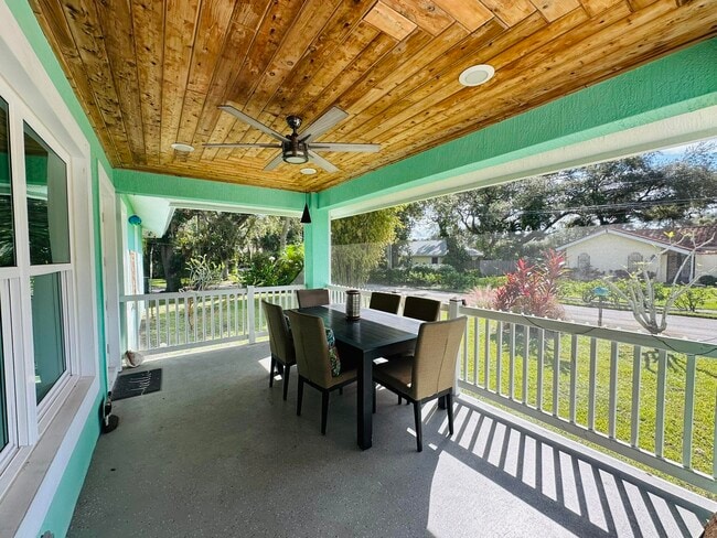 2415 Laurel Ln in West Palm Beach, FL - Building Photo - Building Photo