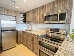 1470 NE 125th Terrace in North Miami, FL - Foto de edificio - Building Photo