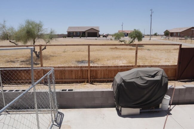 property at 952 S 305th Ave
