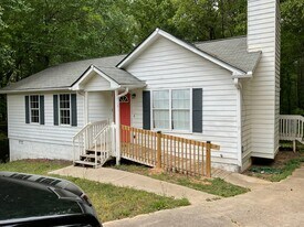 222 Shadow Wood Dr in Douglasville, GA - Building Photo