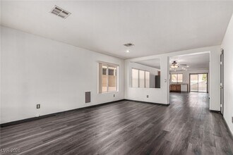 1828 Vista Pointe Ave in Henderson, NV - Building Photo - Building Photo