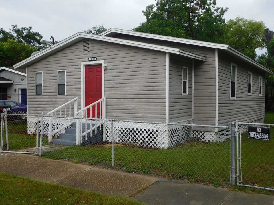 2125 Brackland St in Jacksonville, FL - Building Photo