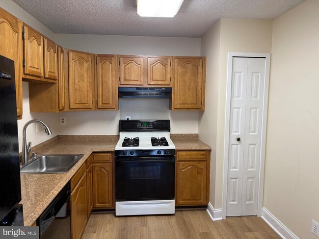 property at 5225 Pooks Hill Rd