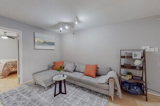 5916 Gaston Ave, Unit 304 in Dallas, TX - Building Photo - Building Photo