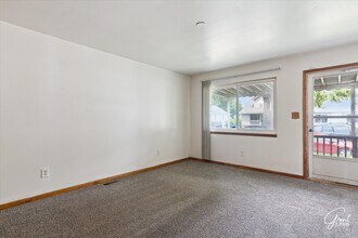 8684 Republic Ave in Warren, MI - Building Photo - Building Photo