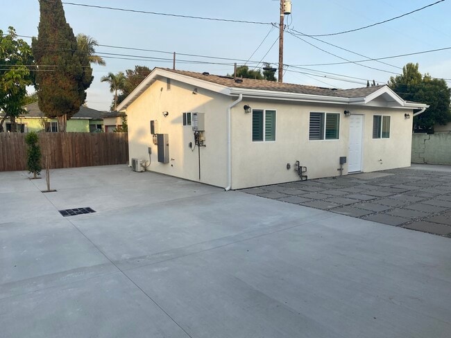 property at 1114 S Exmoor Ave