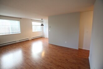 4925 SE 71st Ave, Unit 4925 in Portland, OR - Building Photo - Building Photo