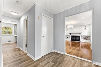 14 Mayling Ct in Edison, NJ - Building Photo - Building Photo