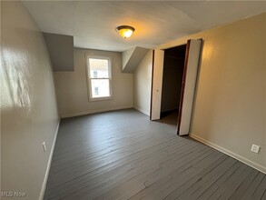 5237 Milo Ave in Maple Heights, OH - Foto de edificio - Building Photo