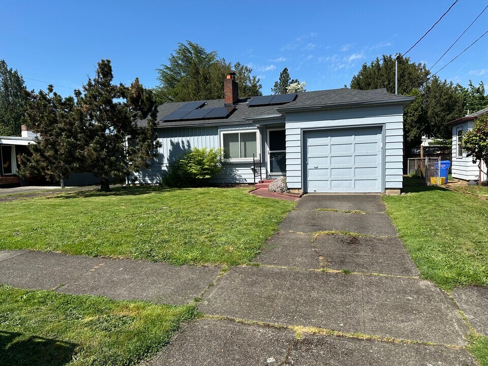 5105 SE 51st Ave in Portland, OR - Building Photo