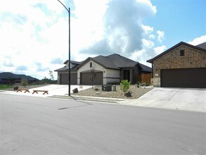 241-243 Hidden Springs Dr in Bastrop, TX - Building Photo - Building Photo