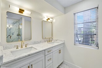 135 7th Ave N in Naples, FL - Foto de edificio - Building Photo