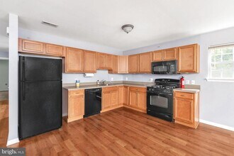 512 Sunflower Way in Mantua, NJ - Building Photo - Building Photo