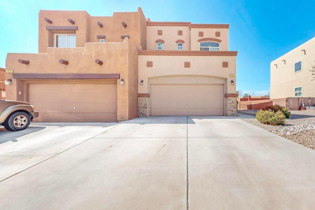 2233 Cortina Loop SE in Rio Rancho, NM - Building Photo