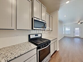 345 Pebble Beach Run in New Braunfels, TX - Foto de edificio - Building Photo