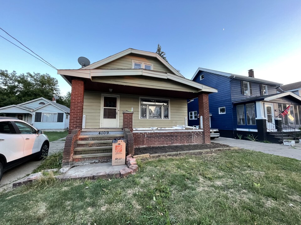 4109 Oak Park Ave, Unit Upstairs Room Rental in Cleveland, OH - Building Photo