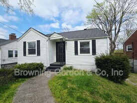 1207 Sunnymeade Dr in Nashville, TN - Building Photo