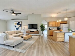 12052 Villa Rd in Spring Hill, FL - Building Photo - Building Photo