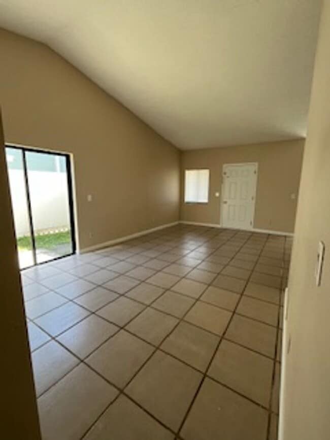 12305 Cloverstone Dr in Tampa, FL - Building Photo - Building Photo
