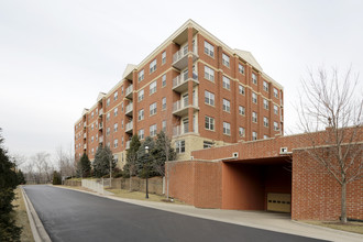 One Itasca Place in Itasca, IL - Building Photo - Building Photo