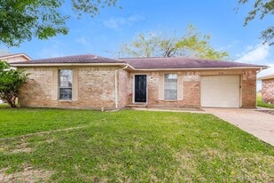 7218 Wren Cir in Texas City, TX - Building Photo