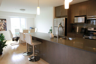 405 Tweedsmuir Av in Ottawa, ON - Building Photo - Building Photo