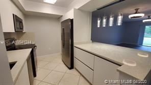 8600 NW 34th Pl in Sunrise, FL - Foto de edificio - Building Photo