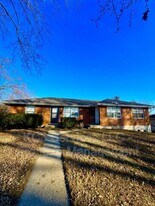 208 SW 6 St in Blue Springs, MO - Building Photo