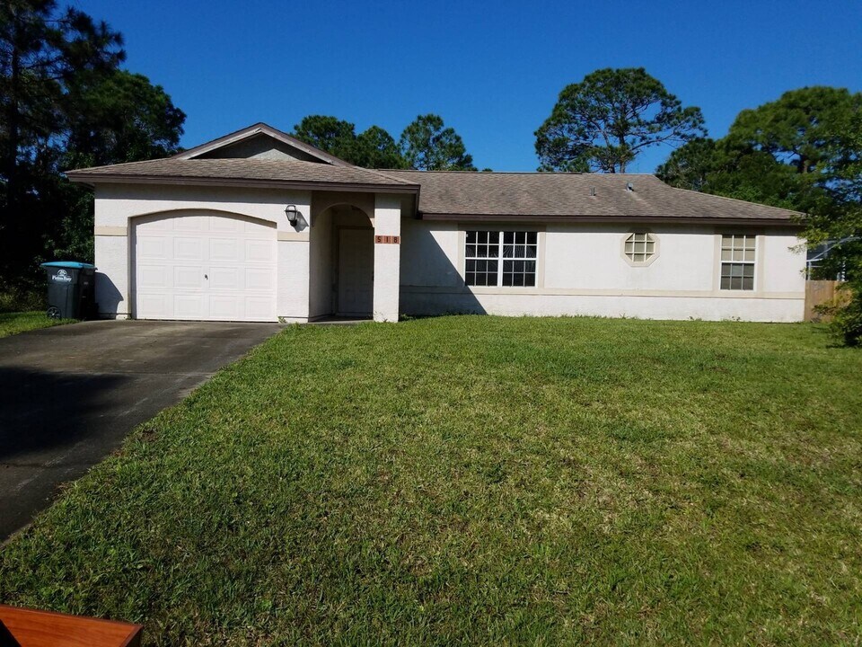 518 Wildwood Ave SW in Palm Bay, FL - Building Photo