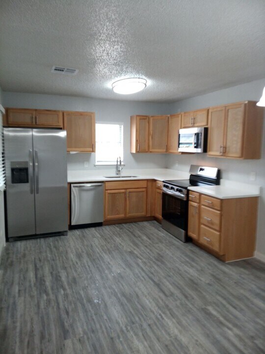 1207 Klondike St in San Antonio, TX - Building Photo
