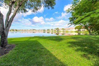 7794 Emerald Cir in Naples, FL - Foto de edificio - Building Photo