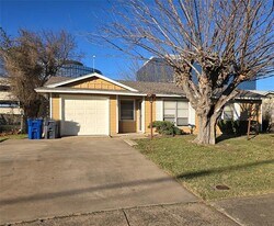 8307 Bunche Dr in Dallas, TX - Building Photo