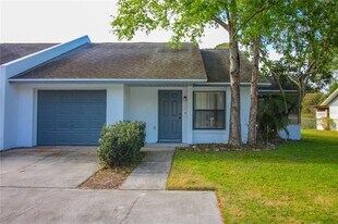 1230 Dosseywood Ln in Lakeland, FL - Building Photo