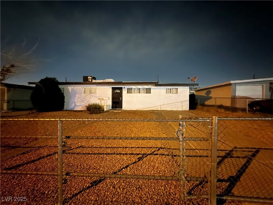 2721 N Webster St in North Las Vegas, NV - Building Photo