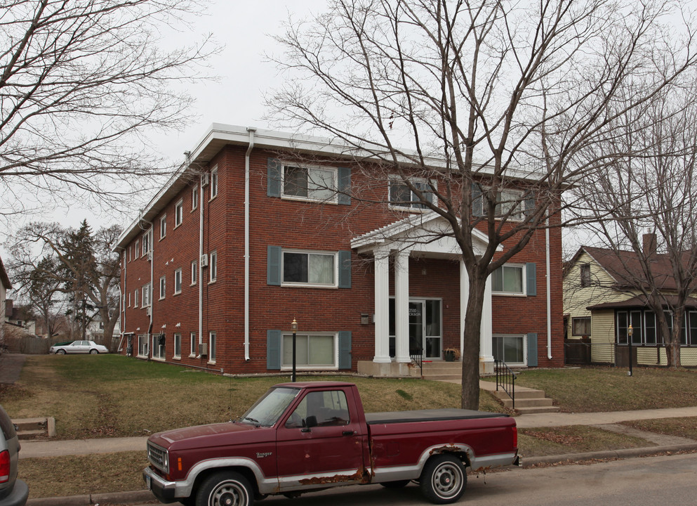 2510 Jackson St NE in Minneapolis, MN - Foto de edificio