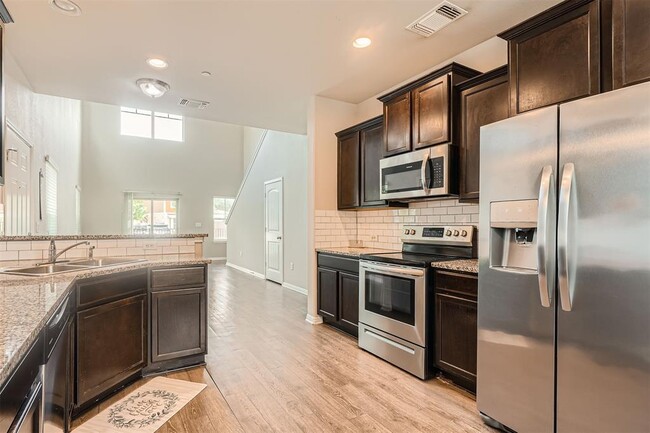516 E Slaughter Ln in Austin, TX - Building Photo - Building Photo