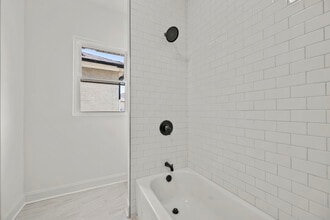 512 Granville Dr, Unit 1 in Winston-Salem, NC - Building Photo - Building Photo