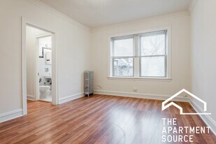2536 N Sawyer Ave, Unit 306 in Chicago, IL - Building Photo