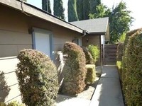 5 Garden Apartment Units in Visalia, CA - Foto de edificio - Building Photo