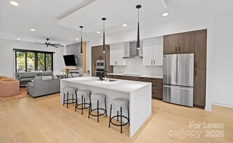 2712 N Davidson St in Charlotte, NC - Building Photo