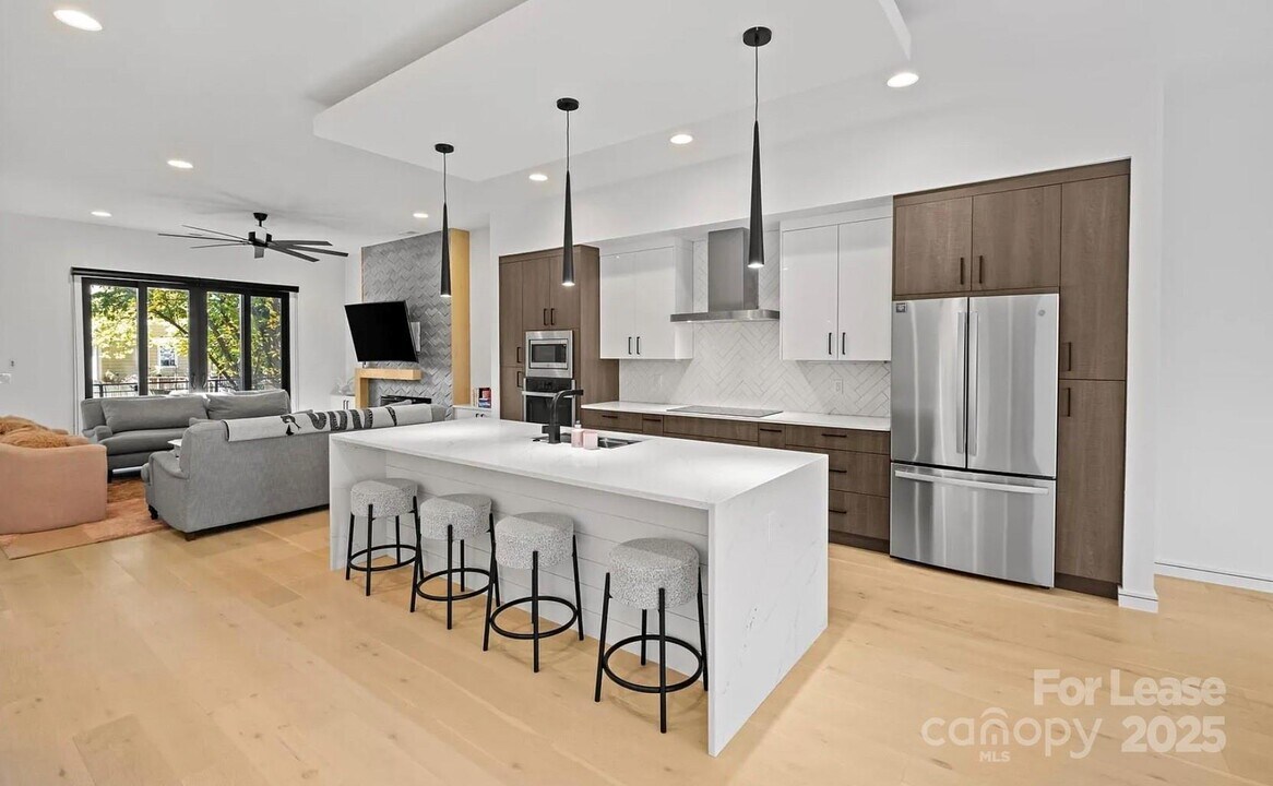 2712 N Davidson St in Charlotte, NC - Building Photo