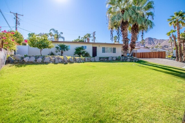 68177 Mountain View Rd in Cathedral City, CA - Building Photo - Building Photo