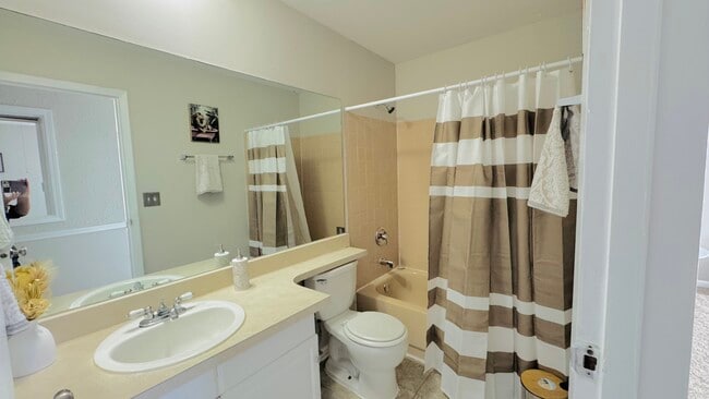 2363 Cove Dr in Hanover Park, IL - Building Photo - Building Photo