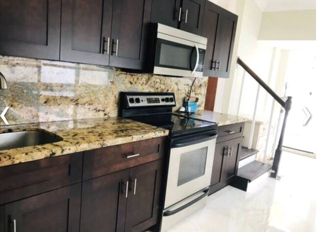 3221 NE 7th St in Pompano Beach, FL - Building Photo - Building Photo
