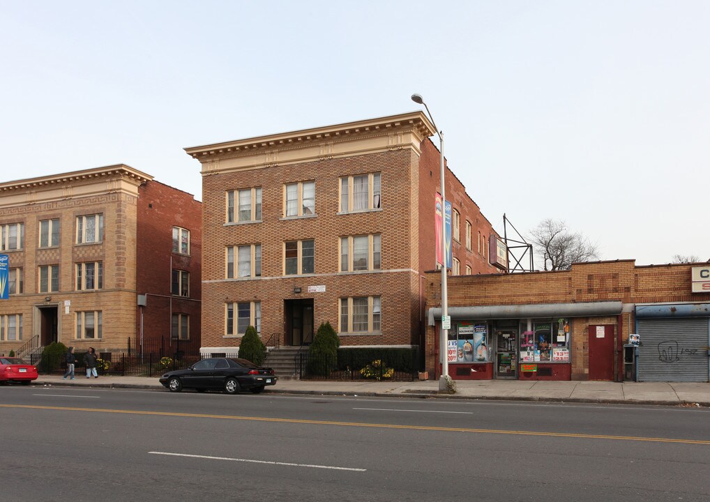 Pavilion Apartments in Hartford, CT - Building Photo